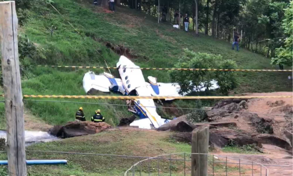 Motores do avião que transportava Marília Mendonça são resgatados