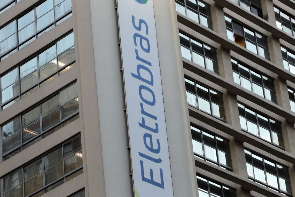 Funcionários da Eletrobras anunciam greve de 72 horas contra privatização