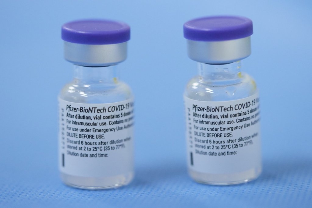 Governo vai adquirir ‘todas doses disponíveis’ da vacina da Pfizer