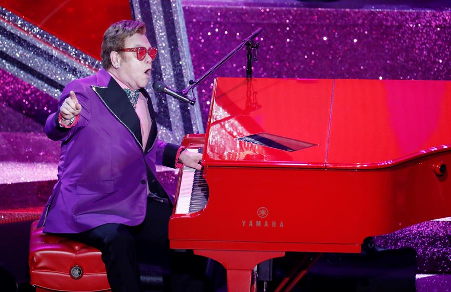 Elton John adia shows no Texas após testar positivo para Covid-19