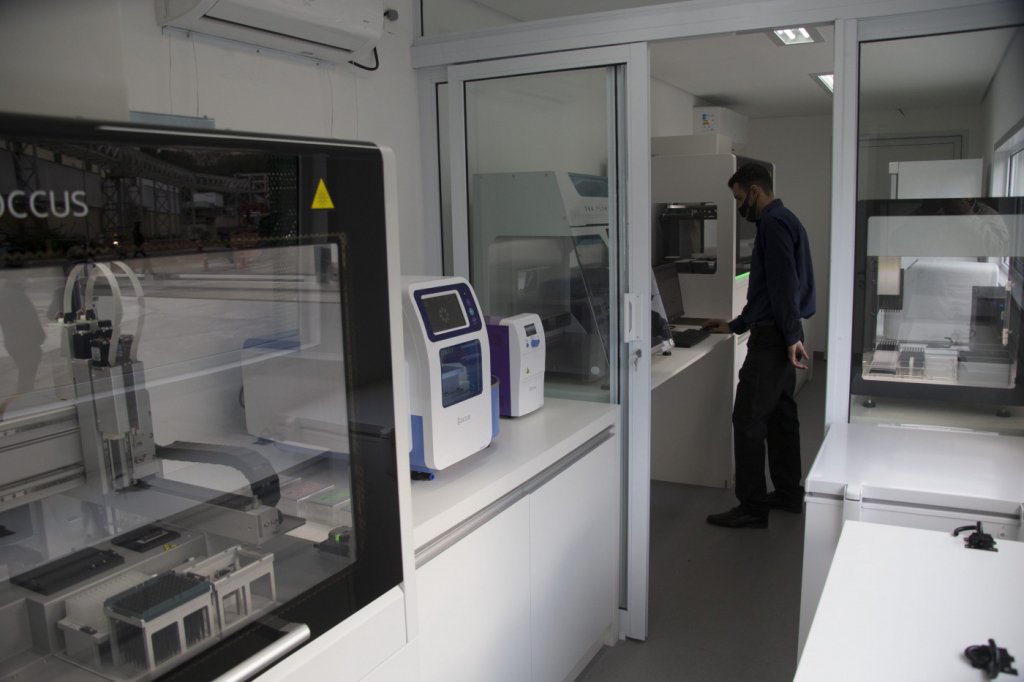 São Paulo inaugura laboratório móvel capaz de detectar variantes do coronavírus