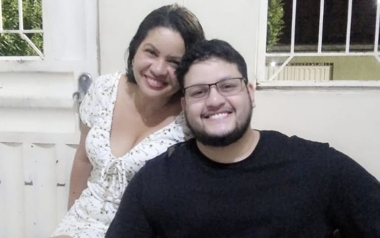 Mãe do cantor Maurílio fala pela primeira vez: ‘Não espere para dizer que ama’