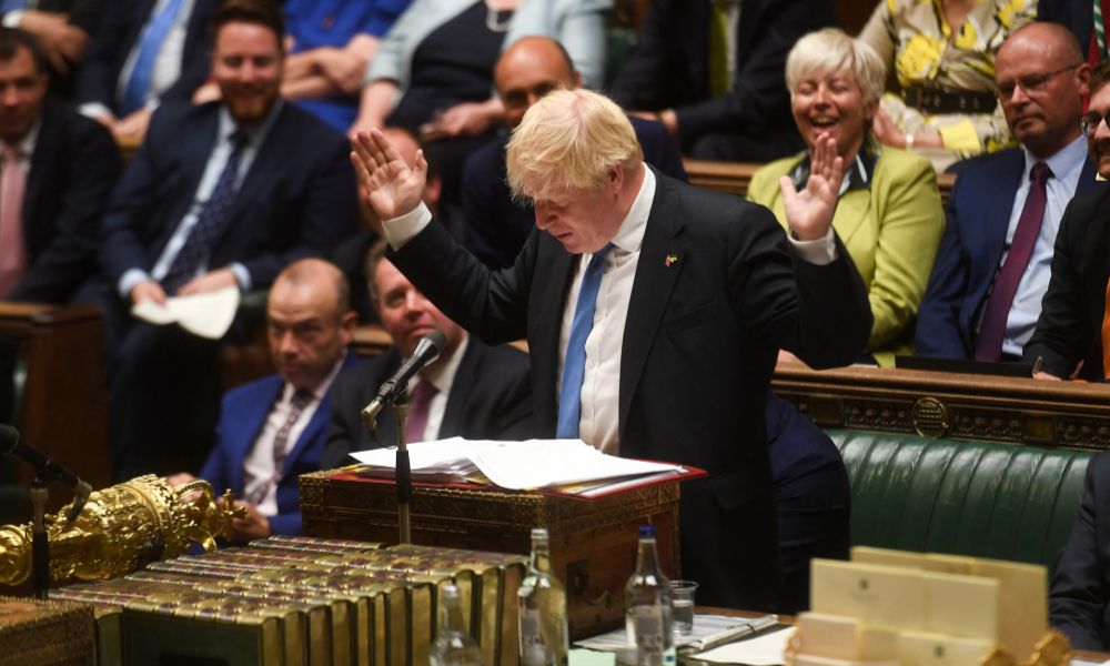 ‘Hasta la vista, baby’, diz Boris Johnson ao Parlamento britânico durante sua despedida
