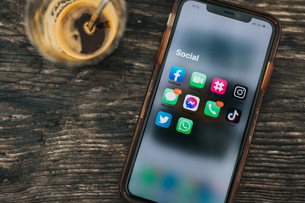 Morte do Facebook e rixa entre Instagram e TikTok: o que esperar das maiores redes sociais do país em 2023?