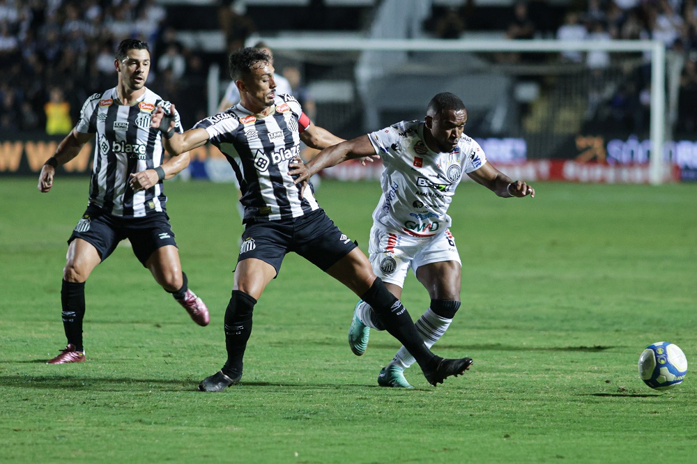 Santos tem gol anulado no último lance, perde para o Operário-PR e chega a quatro derrotas consecutivas na Série B