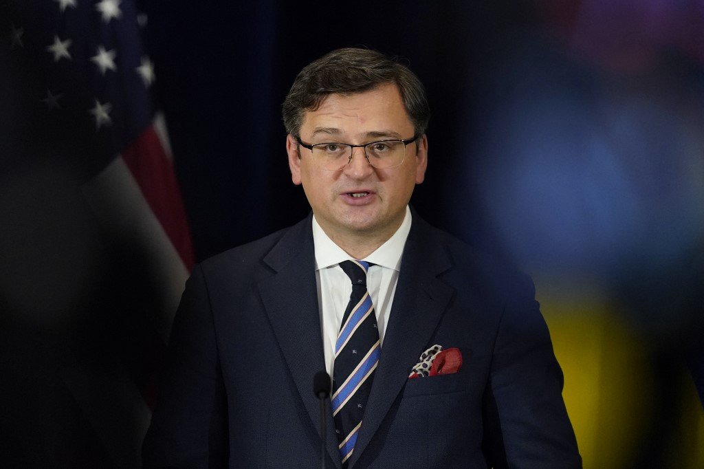 Chanceler da Ucrânia afirma que o país busca tratativas diretas entre Zelensky e Putin