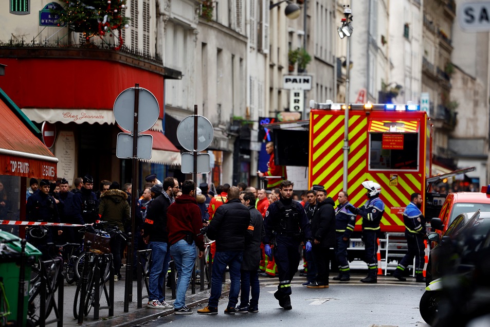 Tiroteio em Paris deixa três mortos e três feridos; polícia prende homem de 69 anos