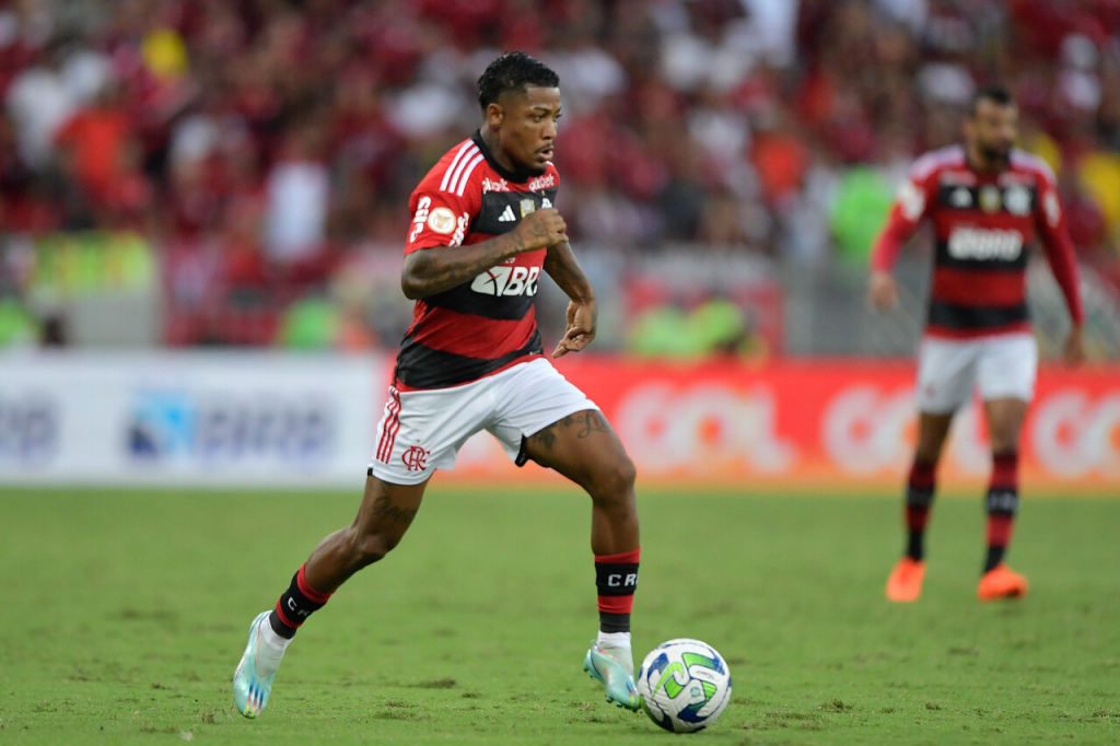 Após ser afastado por indisciplina, Marinho é reintegrado no Flamengo