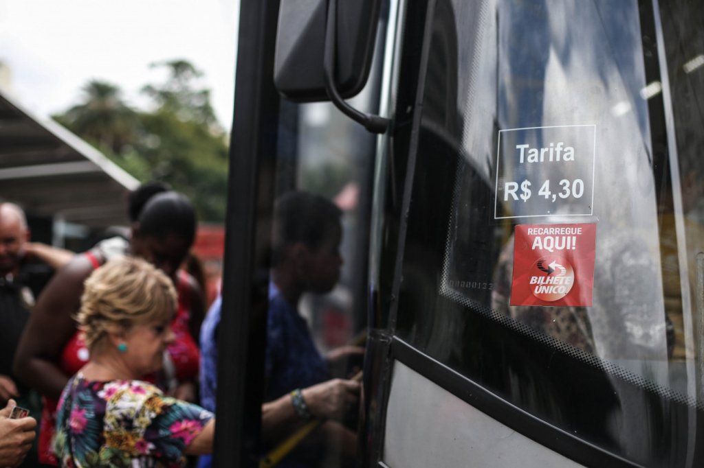 Número de passageiros cresce, mas oferta de ônibus não acompanha demanda na pandemia em SP