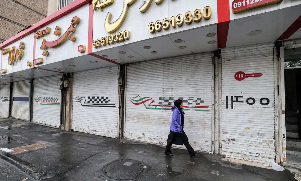 Lojas no Irã aderem à greve contra regime e não abrem as portas