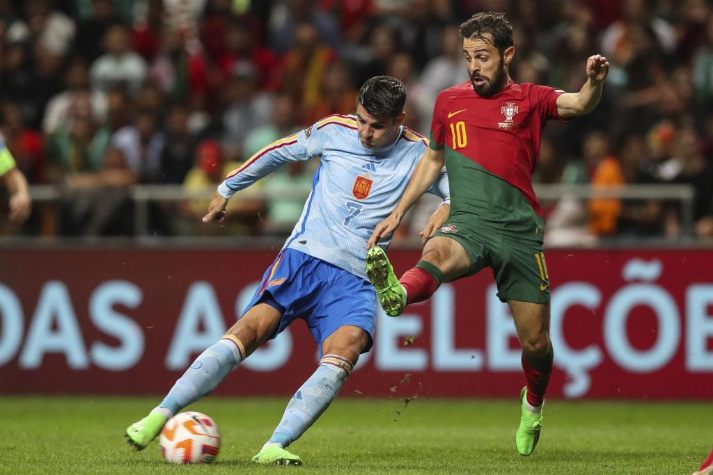 Espanha marca no fim, vence Portugal e avança à semifinal da Liga das Nações