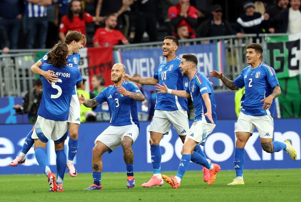 Itália leva gol mais rápido da história da Euro, mas consegue virada sobre a Albânia de Sylvinho