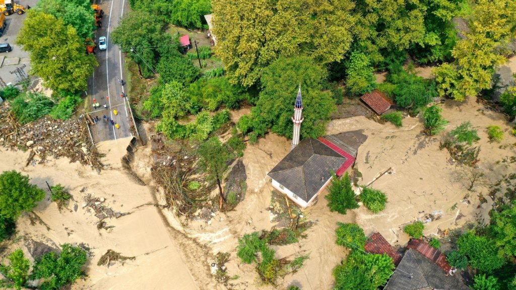 Enchente relâmpago na Turquia deixa pelo menos nove mortos