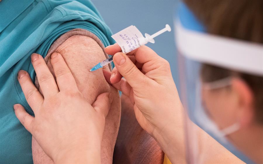 Distrito Federal inicia vacinação de pessoas com 50 anos ou mais nesta segunda