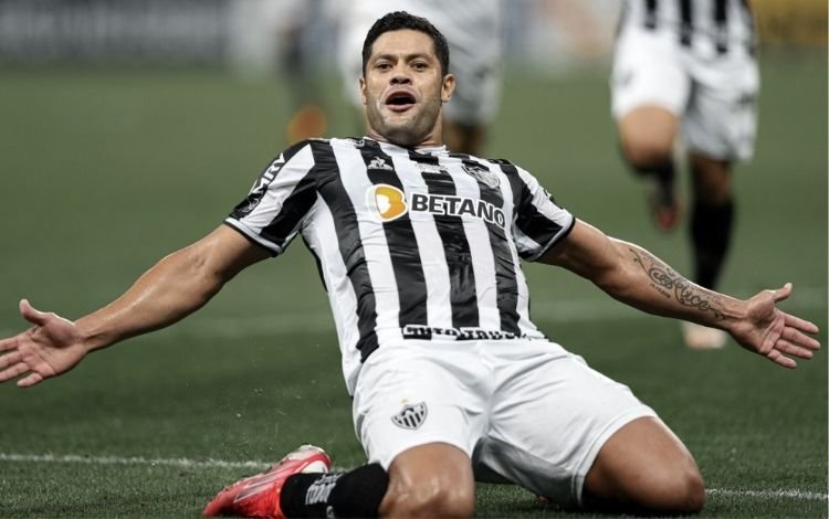 Com dois gols de Hulk, Atlético-MG vence Corinthians de virada