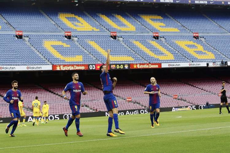 Para bancar transferências, Barcelona quer reduzir salários de Piqué e Busquets
