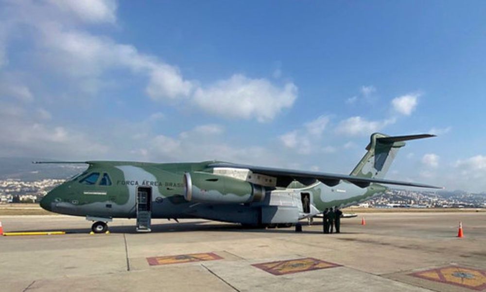 FAB envia mais uma aeronave para repatriar brasileiros que estão no meio da guerra no Oriente Médio