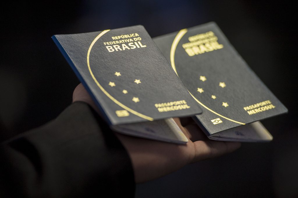 Polícia Federal suspende confecção de novos passaportes a partir deste sábado
