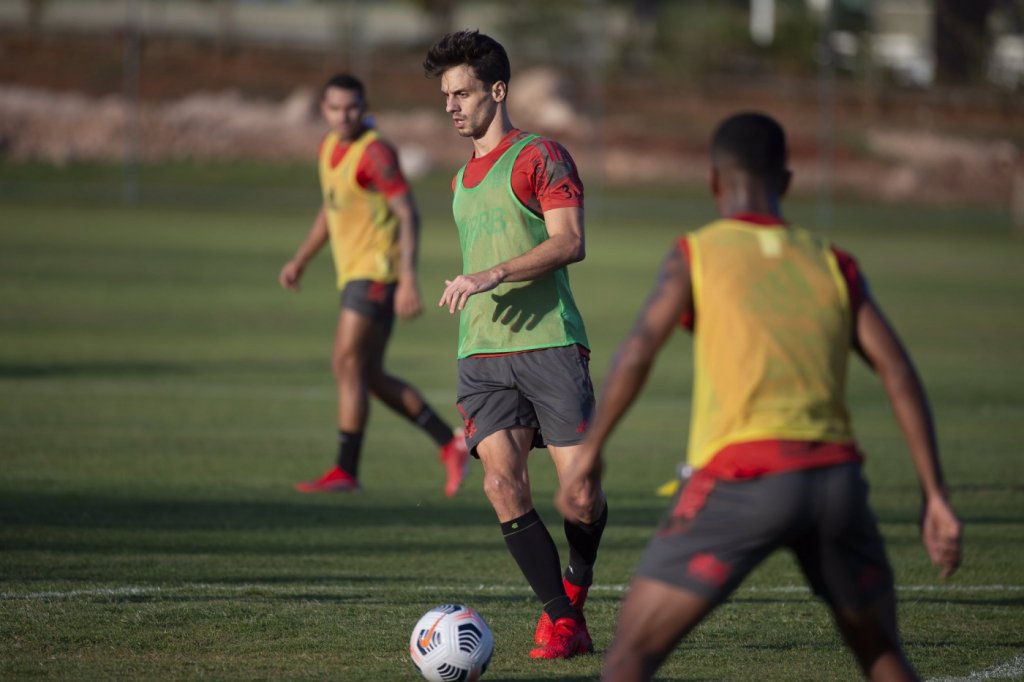 Rodrigo Caio e Bruno Henrique voltam a treinar e podem reforçar o Flamengo na Libertadores