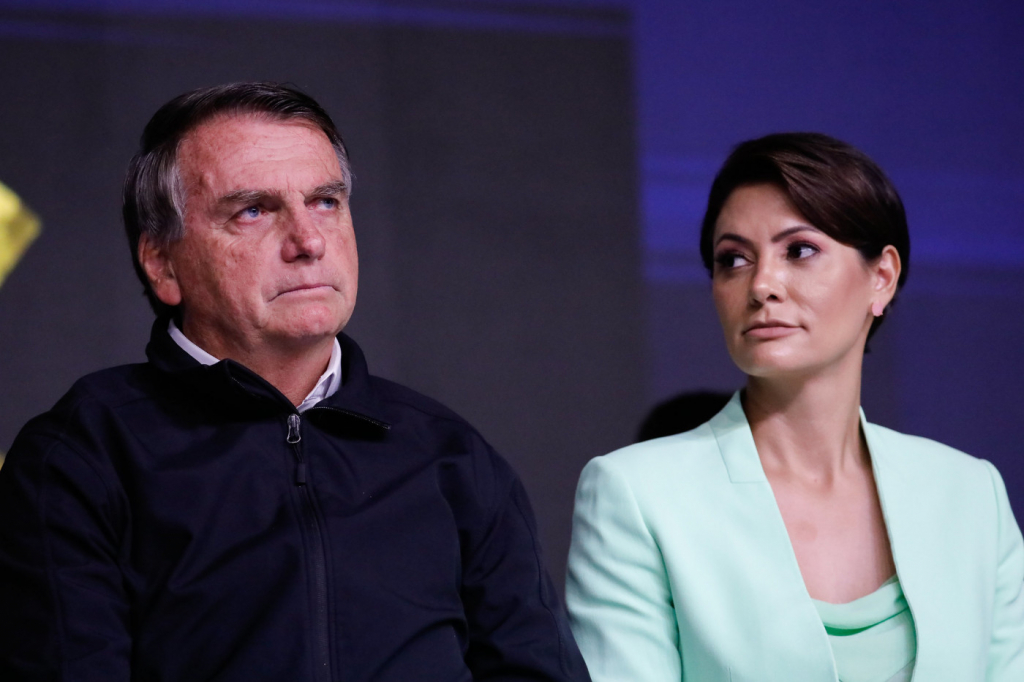 Jair e Michelle Bolsonaro ficaram 14 meses sem saber da existência das joias, afirma defesa do ex-presidente