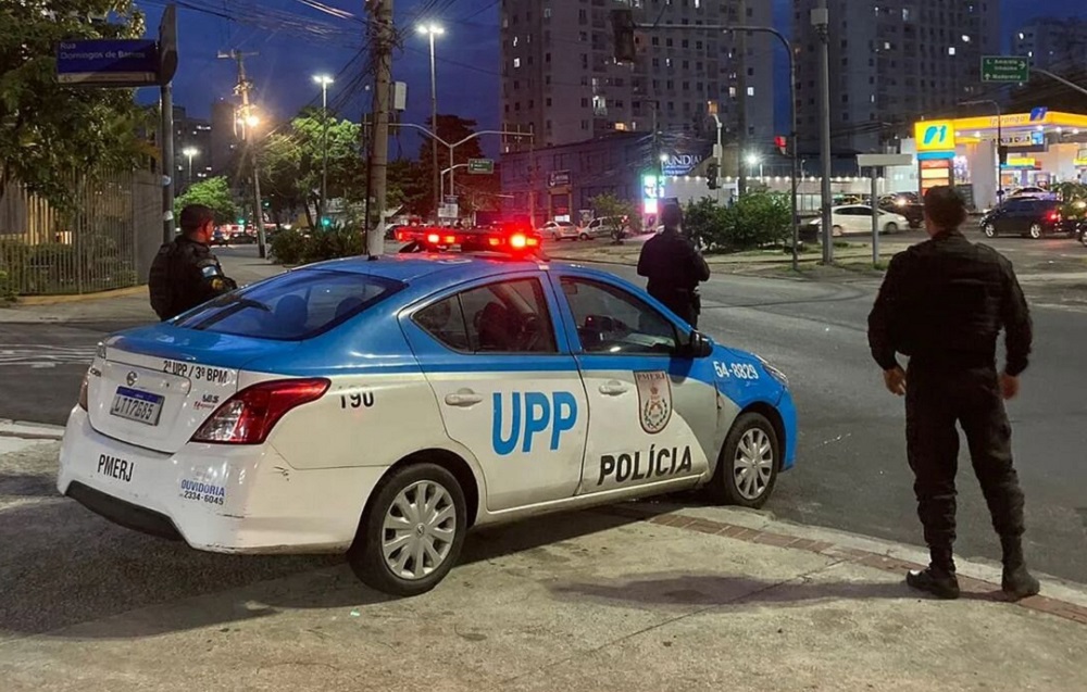 Policiais são presos após entrarem em UPP acompanhados por uma mulher