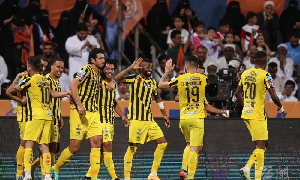 Ex-Corinthians marca dois gols e garante título saudita ao Al-Ittihad