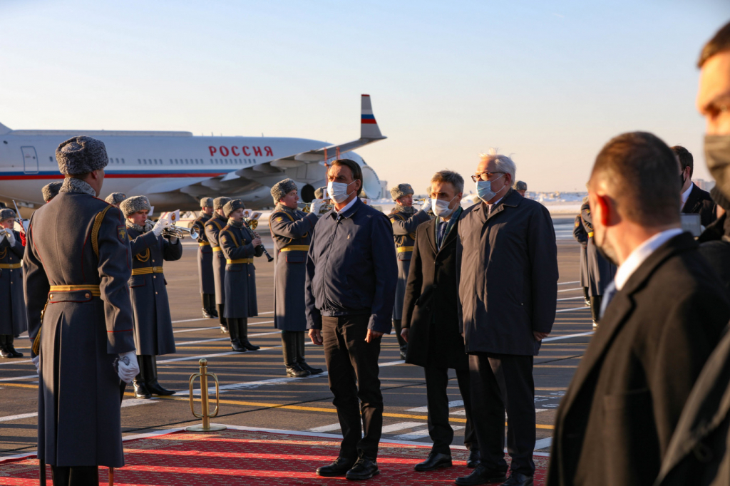 Bolsonaro desembarca em Moscou para encontro com Putin e empresários