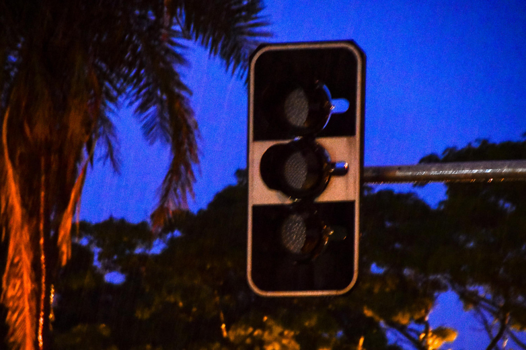Semáforos instalados próximos à Universidade de São Paulo não funcionam