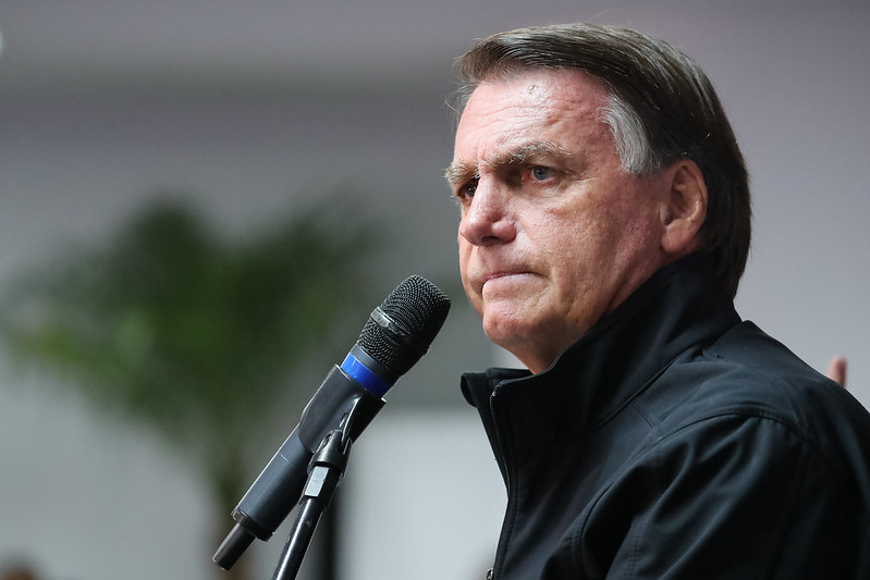 Bolsonaro critica Petrobras, mas diz que não vai interferir na política de preços