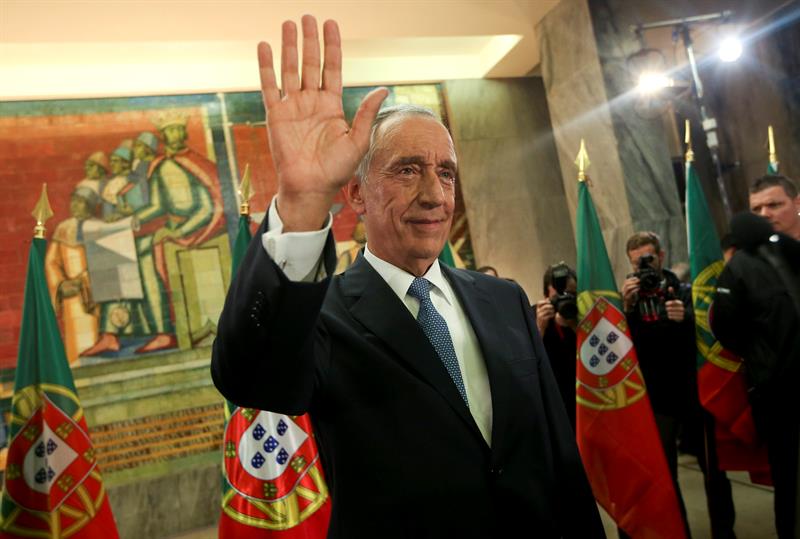 Presidente de Portugal recebe alta hospitalar após sofrer desmaio