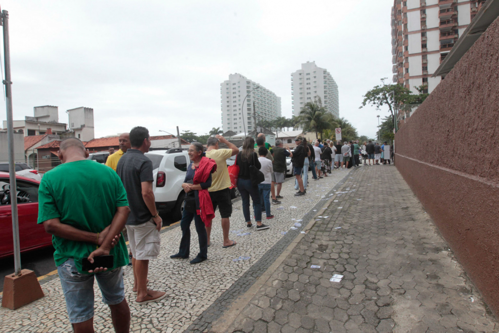 TRE-RJ apresenta justificativas para filas e demora na eleição do Rio de Janeiro