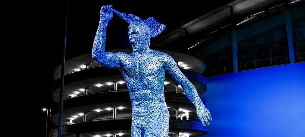 Manchester City inaugura estátua de Agüero em homenagem aos 10 anos do gol histórico