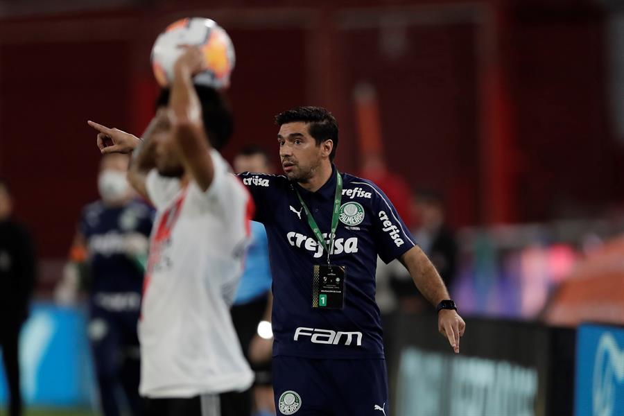 Abel Ferreira explica confiança do Palmeiras e enaltece jogador: ‘Foi um treinador em campo’