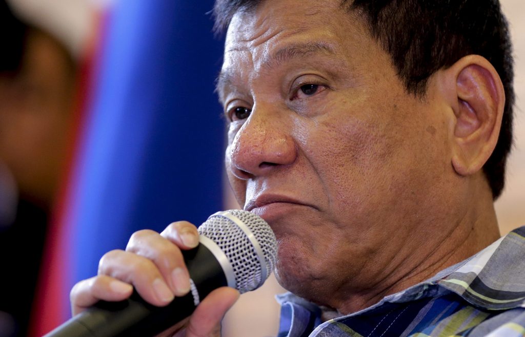 Presidente das Filipinas ameaça prender não vacinados que saírem na rua