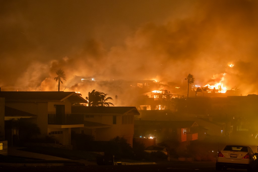 Sobe para 24 número de mortos por incêndios em Los Angeles