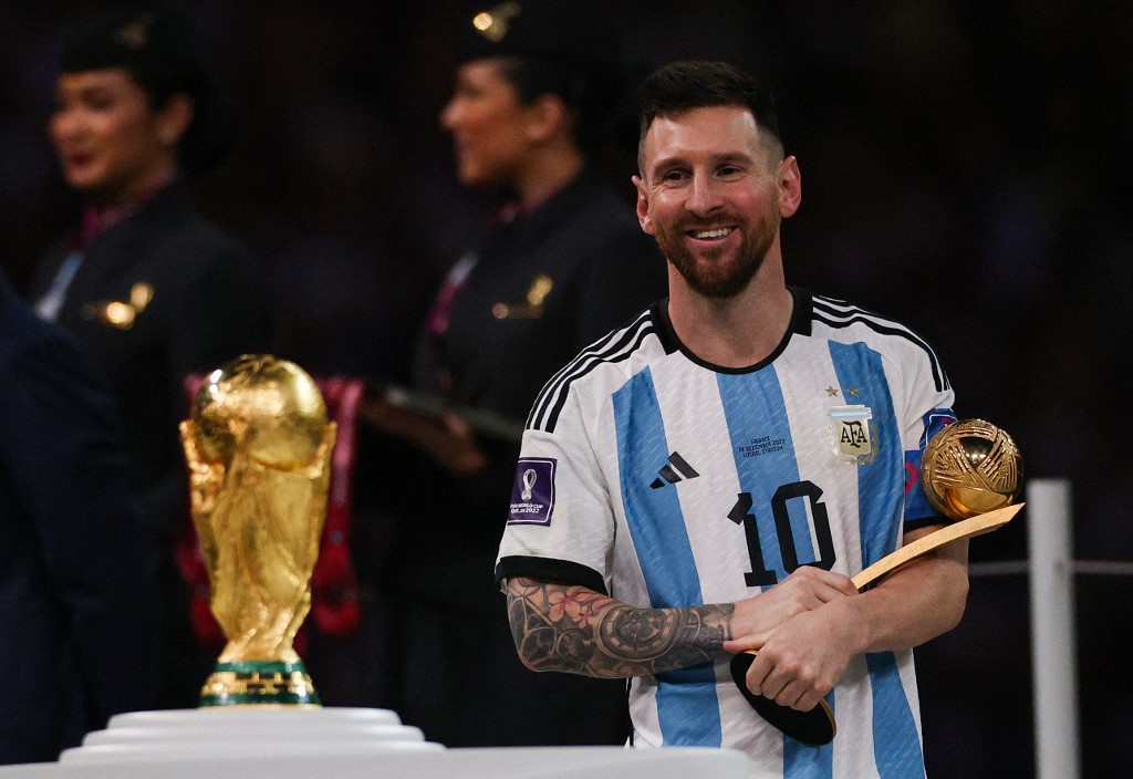 Messi leva a Argentina ao título da Copa após 36 anos, vira ‘deus’ em seu país e tira das costas peso do tamanho do mundo