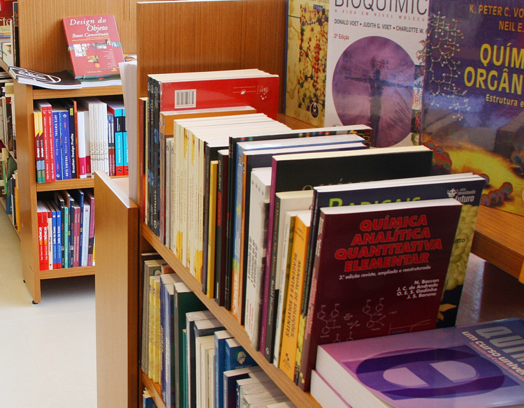 Governo de São Paulo desiste de compra de livros digitais sem licitação