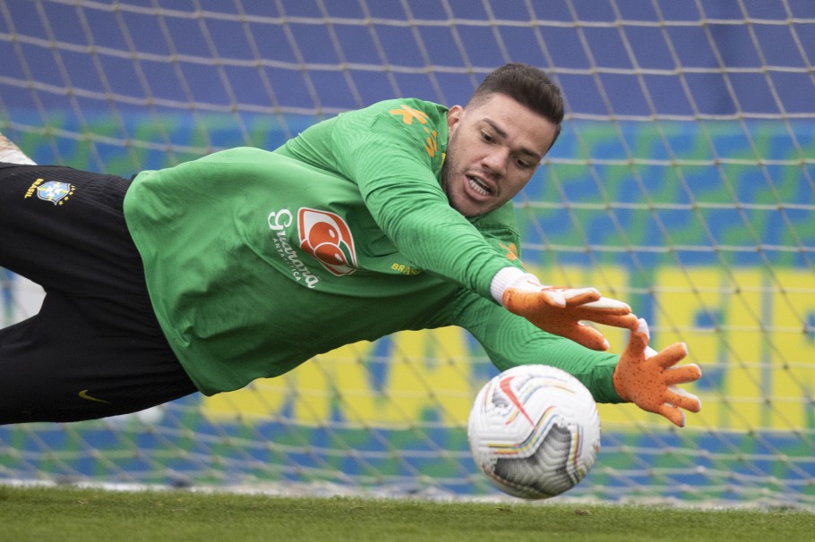 Ederson sofre lesão muscular e desfalca seleção brasileira em amistosos na Ásia