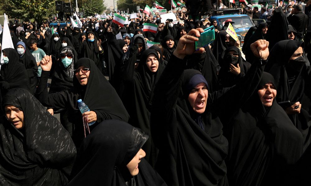 Protestos no Irã chegam ao 10º dia em meio ao aumento da tensão com Ocidente; 76 pessoas já morreram