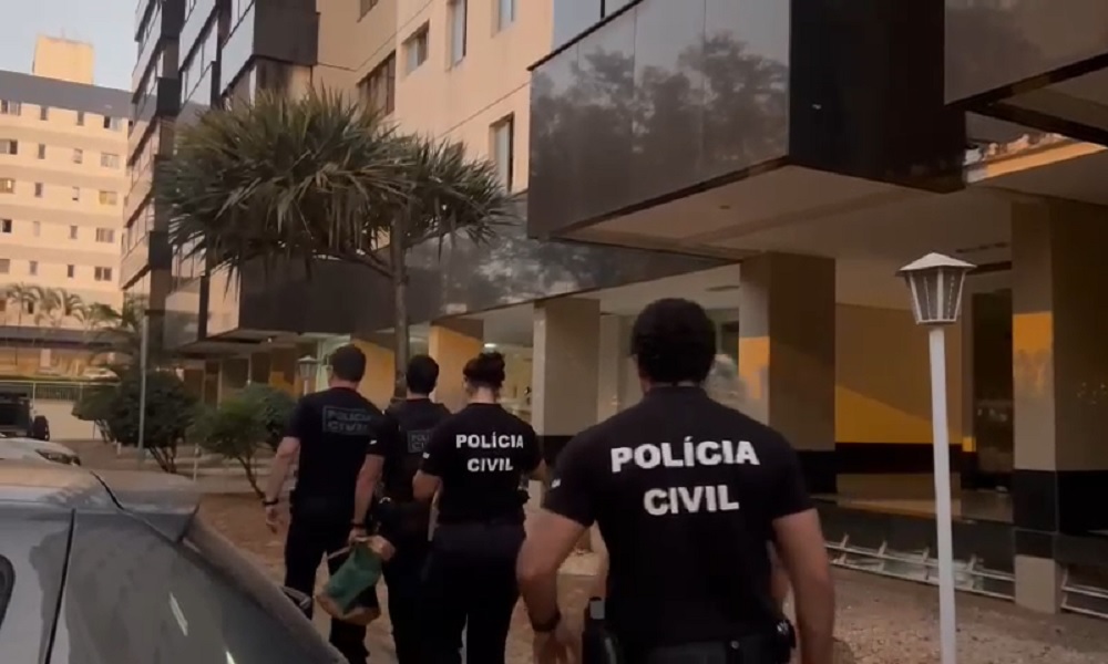 Polícia Civil apreende celular, HD e anotações de Jair Renan