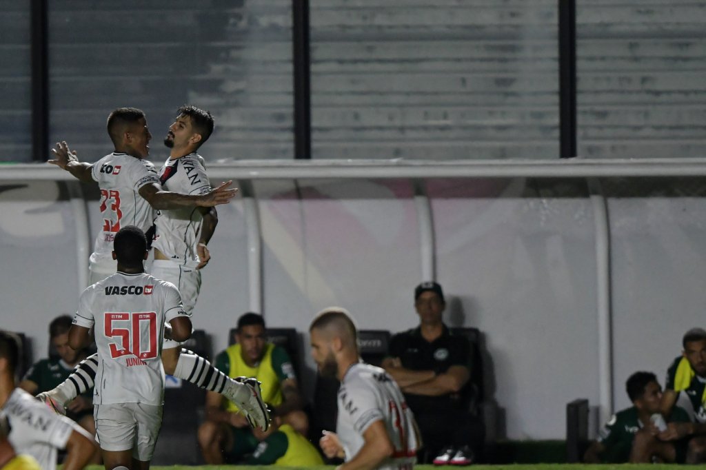 Vasco derrota o Goiás por 3 a 2, mas é rebaixado para a Série B