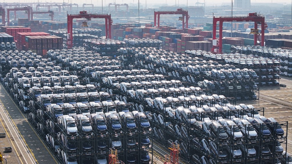Vendas de veículos na China caem em fevereiro