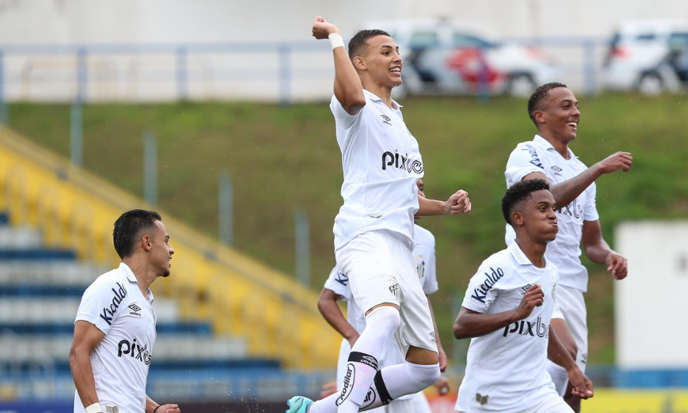 Torcida homenageia Pelé, e Santos estreia com vitória sobre o São Raimundo-RR na Copinha