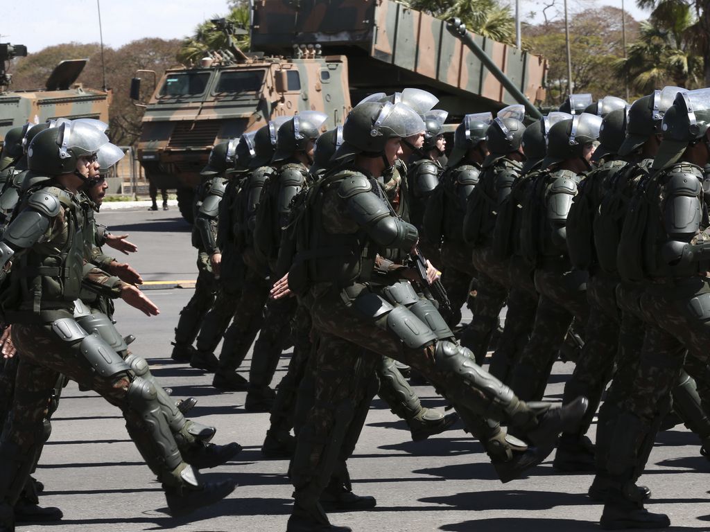 Militares encerram preparativos para o desfile de 7 de setembro em Copacabana