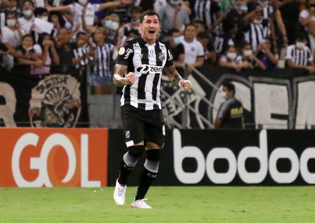 Corinthians busca empate, mas leva gol no final e chega a 8 jogos sem vitória fora de casa