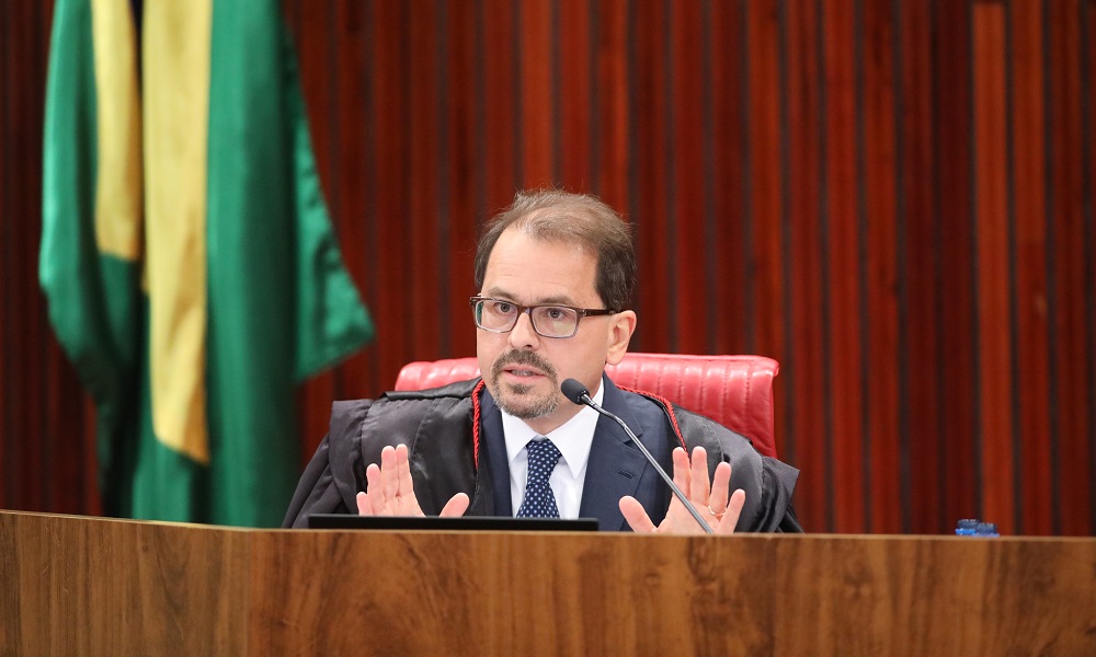 Floriano aponta desvio de finalidade em reunião com embaixadores e vota contra Bolsonaro; placar é de 2 a 1 pela inelegibilidade
