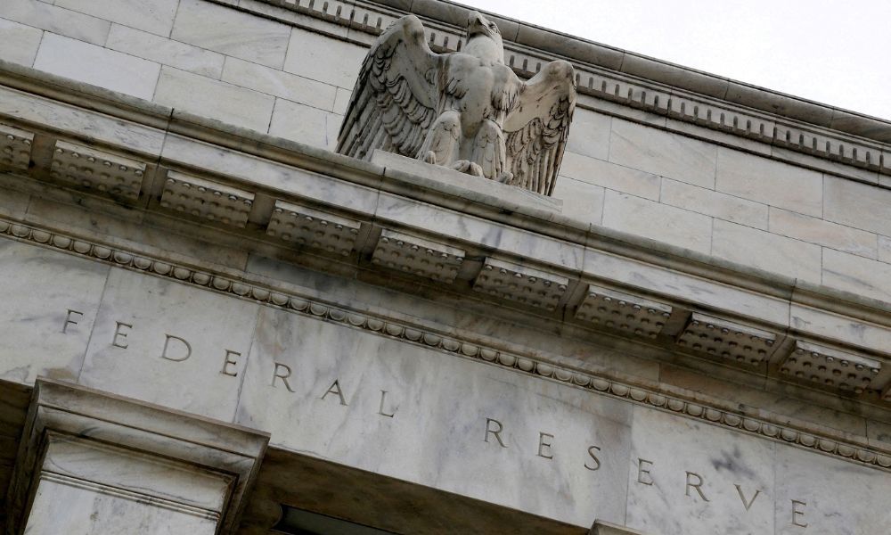 Banco Central dos Estados Unidos mantém taxa de juros no maior patamar histórico em 22 anos