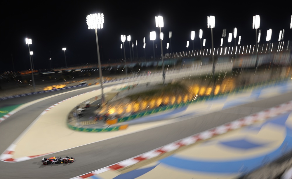 Verstappen fatura pole do GP do Bahrein e iguala Alain Prost