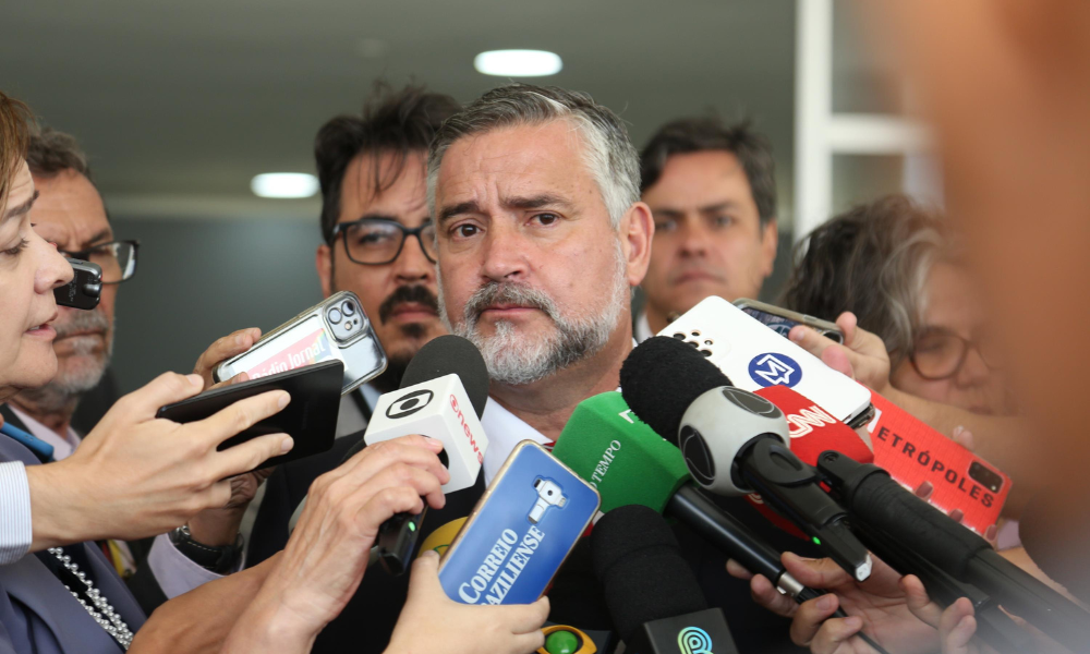 Partido Novo entra com ação contra ministro de Lula por uso de recursos públicos em site