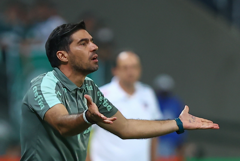 Mancha Verde critica Abel após derrota do Palmeiras para o São Paulo: ‘Clássico é história’